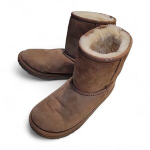 UGG Kids' Classic II Boot Sheepskin Classic Boots Size 2